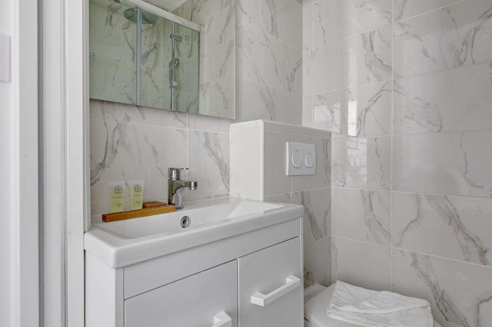 557 Niels - Stunning 17 Apartment *